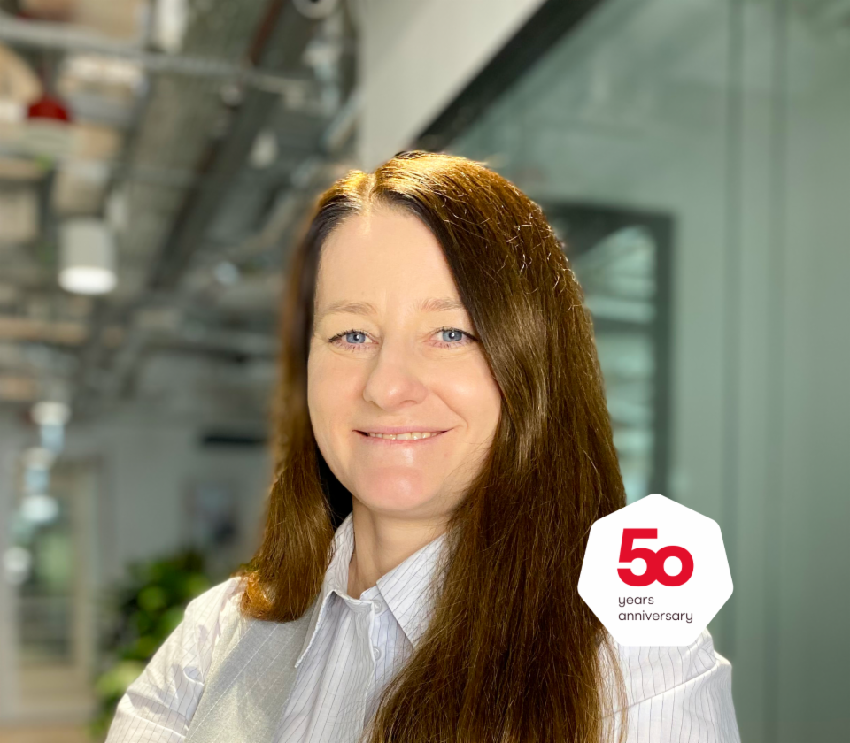 Agnieszka Chromińska, az EOS Lengyelország fedezetlen követelésekkel foglalkozó részlegének igazgatójának portréja irodai környezetben.