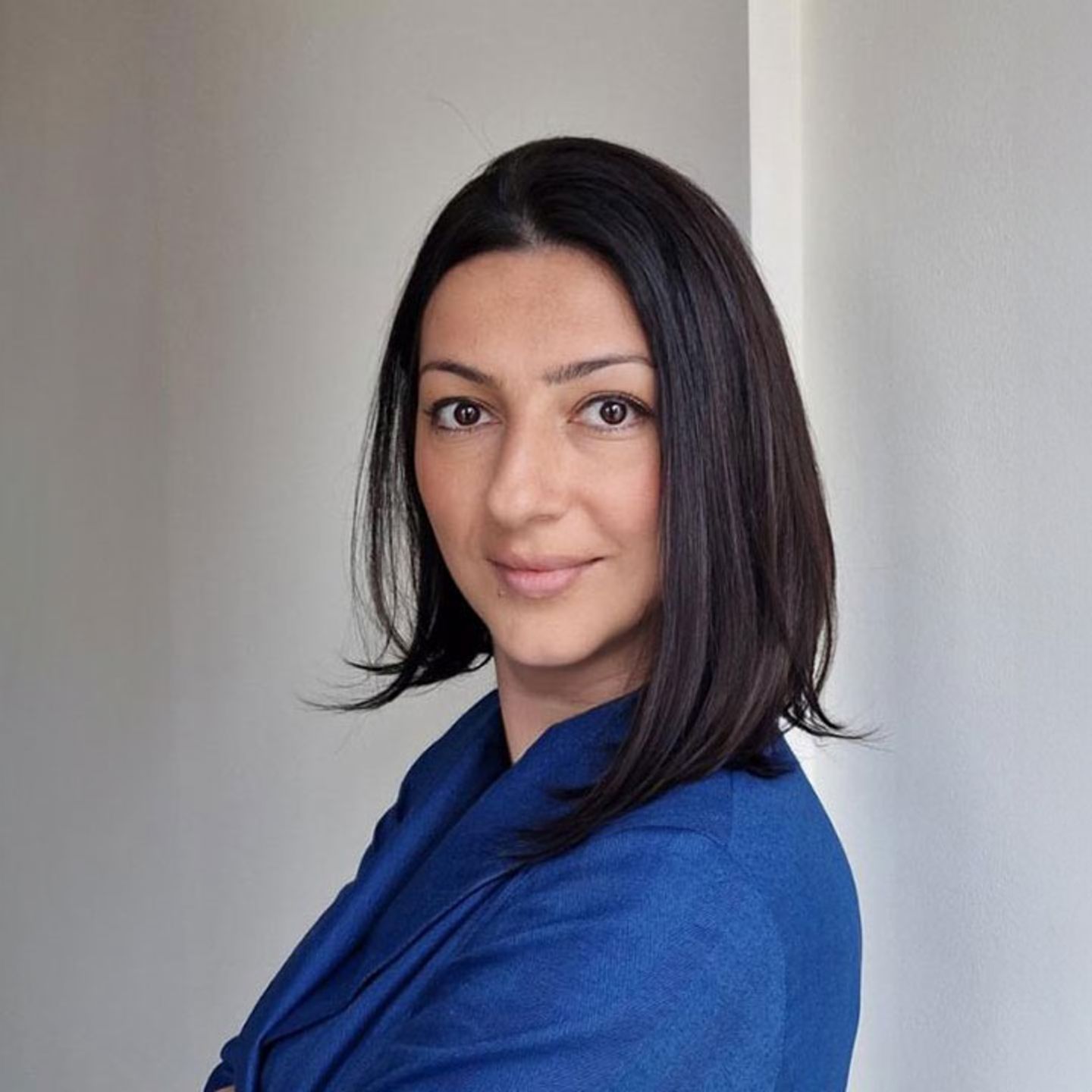 A képen Mirjana Ćevriz, az EOS Szerbia üzleti elemzője és a K+ Experts csapat tagja látható.