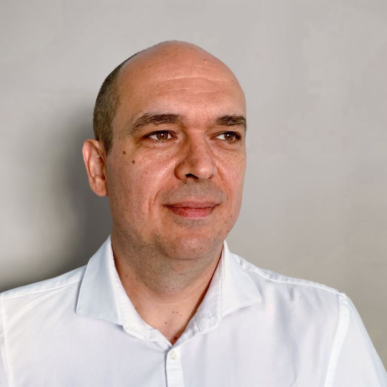 A fényképen Cristian Musat, az EOS International BVG ügyvezető igazgatója és a Kollecto+ projekt „agya” látható.