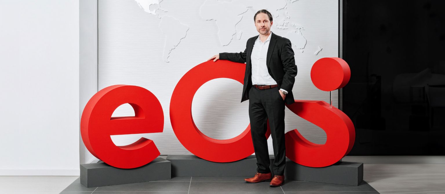 Ez az új EOS-márka: Marwin Ramcke bemutatkozik és bemutatja az új EOS-logót.