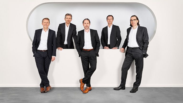 Az EOS igazgatótanácsának csoportképe (balról jobbra) Andreas Kropp (Németország), Justus Hecking-Veltman (Pénzügy), Marwin Ramcke (Vezérigazgató), Carsten Tidow (Kelet-Európa) és Dr. Andreas Witzig (Nyugat-Európa)