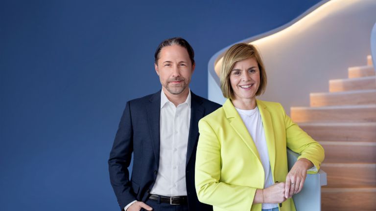 A képen Marwin Ramcke, az EOS Csoport CEO-ja, és Dr. Eva Griewel, az EOS Csoport CFO-ja látható együtt.