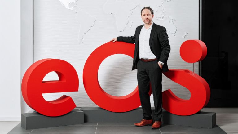 Ez az új EOS-márka: Marwin Ramcke bemutatkozik és bemutatja az új EOS-logót.